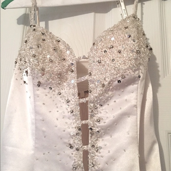 Formal Dress - Picture 4 of 7